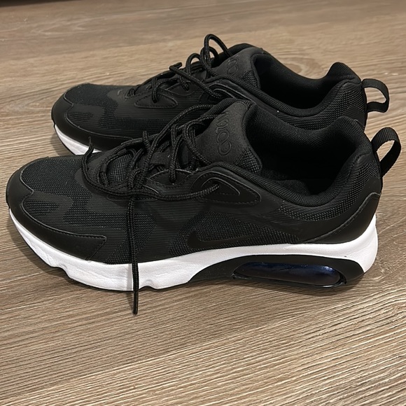 Women sneakers Black and white Nike Air Max. Good condition. - Picture 4 of 5